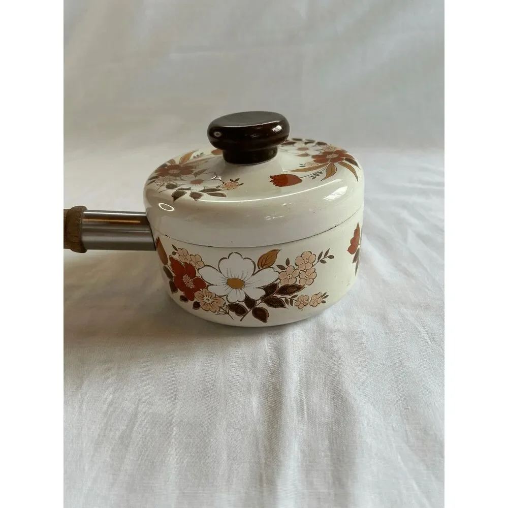 Vintage Kingsbury Cookwear Collection in Dogwood Pot/Pan